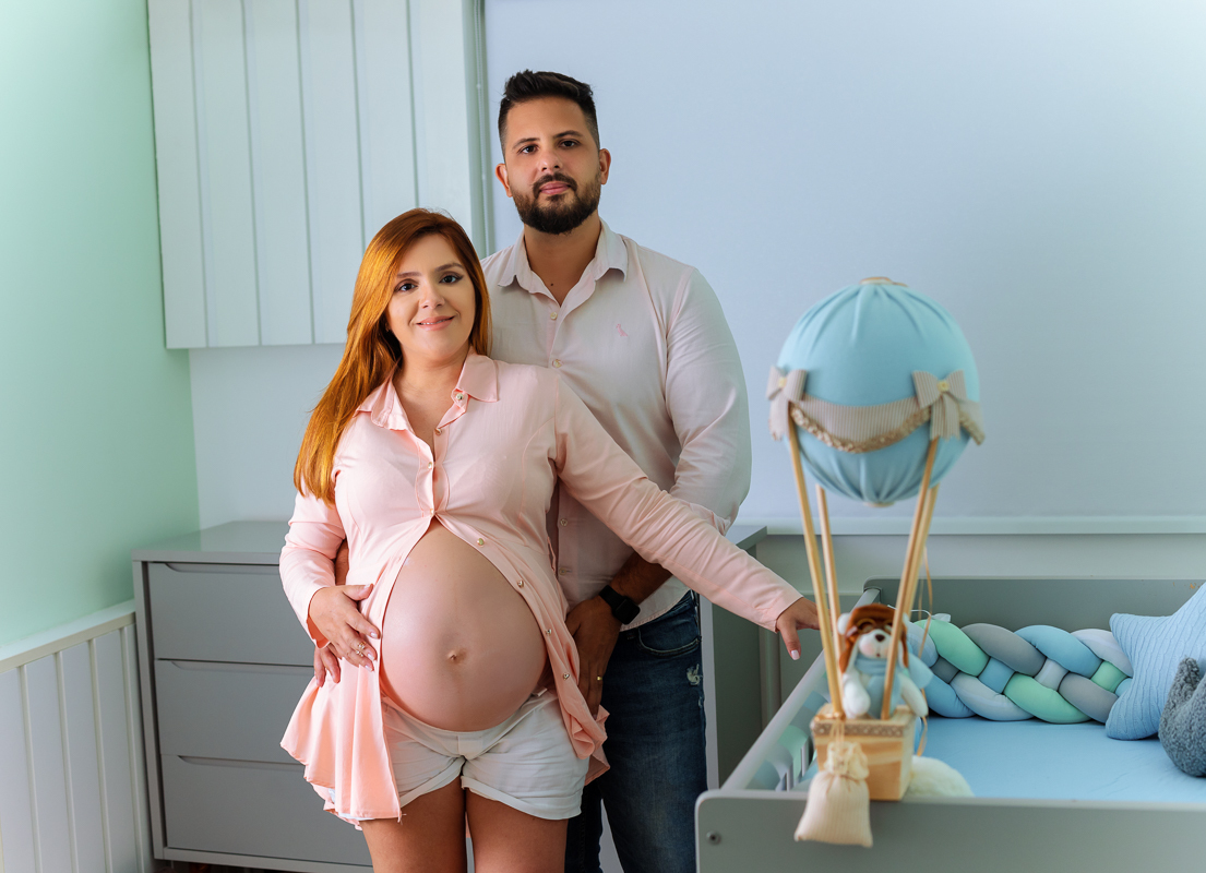 ensaio de gestante fotográfico em casa-intimista-quarto do bebê-recreio dos bandeirantes