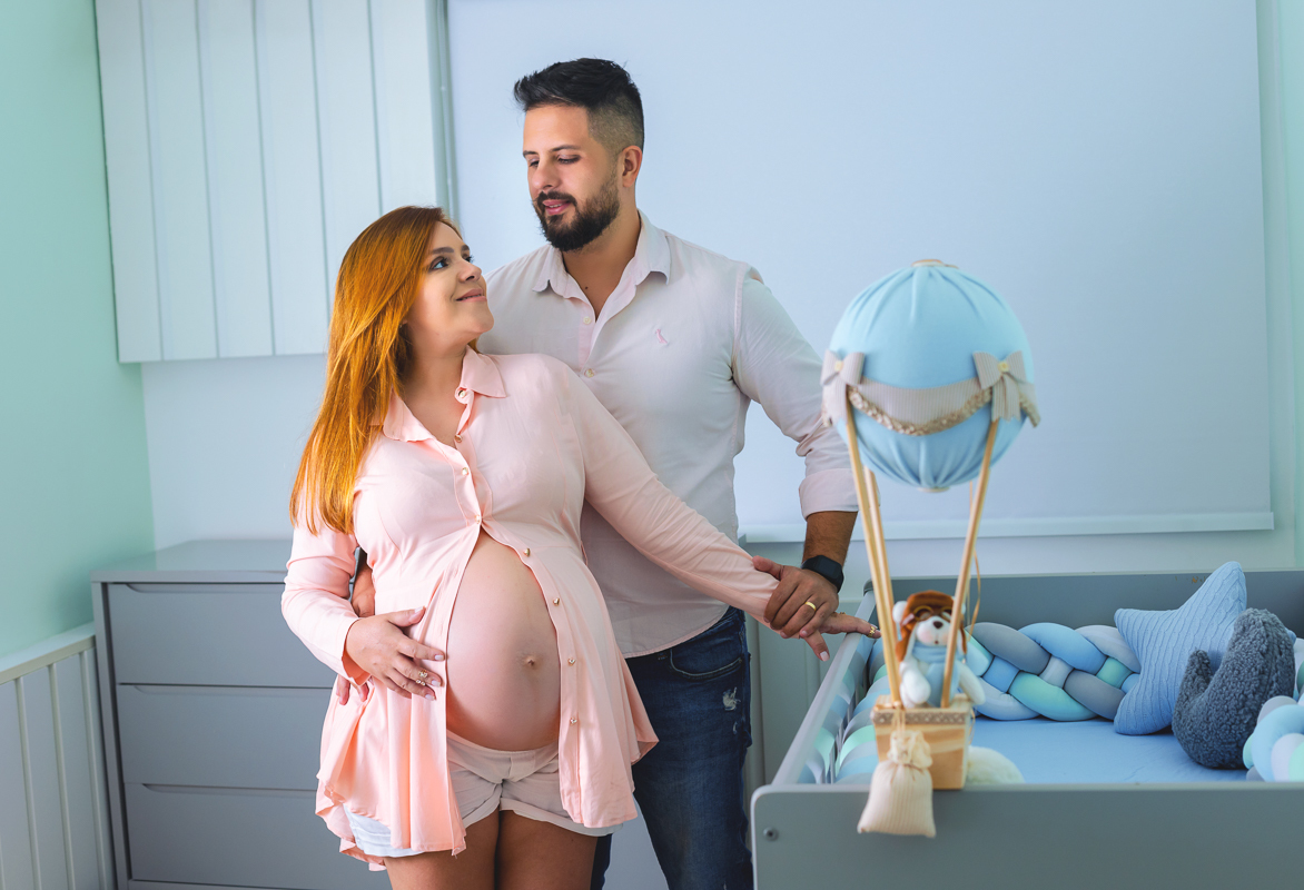 ensaio de gestante fotográfico em casa-intimista-quarto do bebê-recreio dos bandeirantes