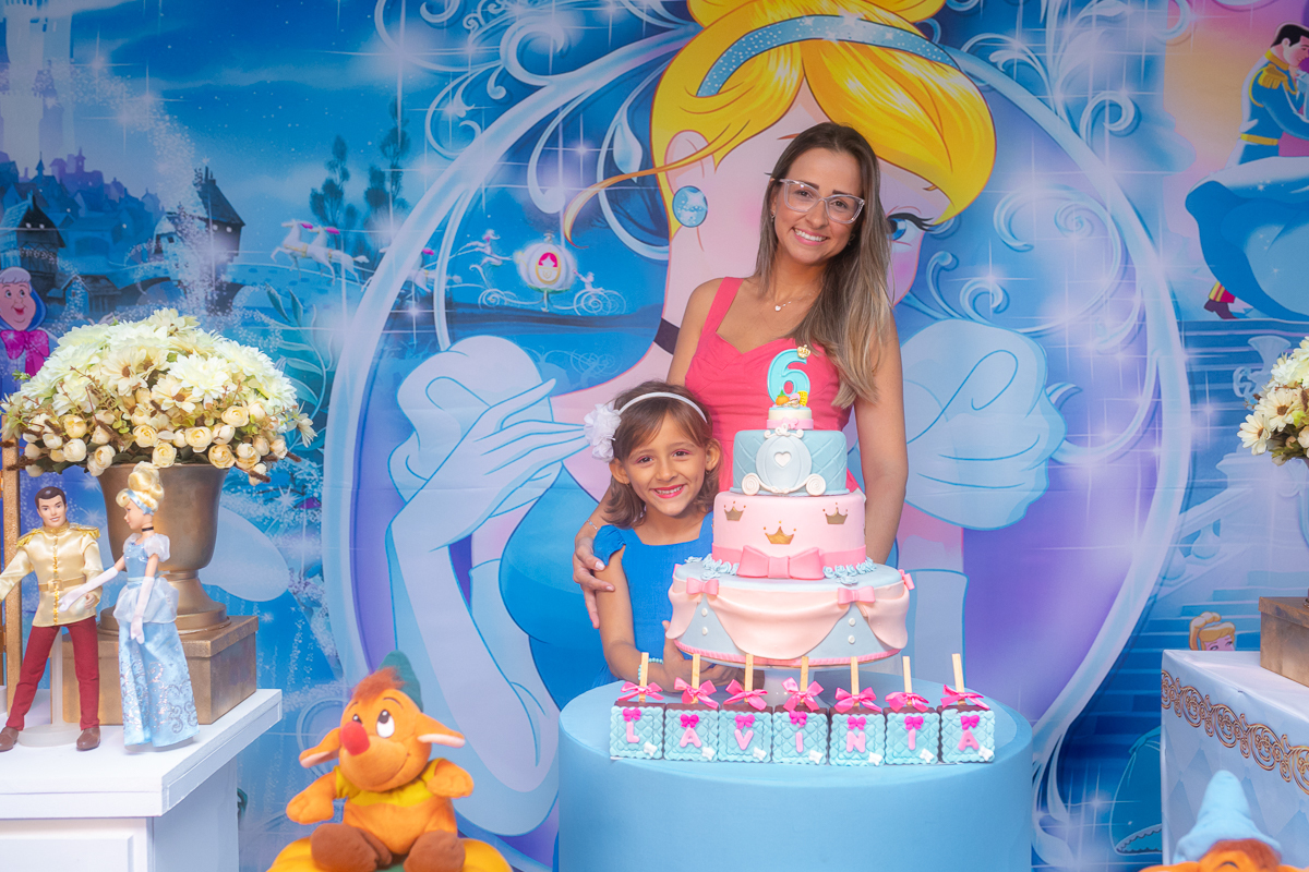 fotografia de família- 5 anos da  Lavínia-festa Cinderela-casa de festas uau kids-taquara-rj