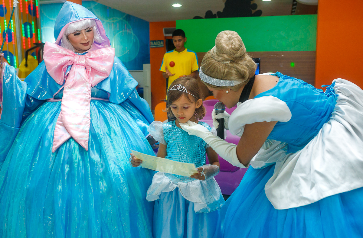 fada madrinha-cinderela-personagens vivos-casa de festas uau kids-5 anos da Lavínia-taquara