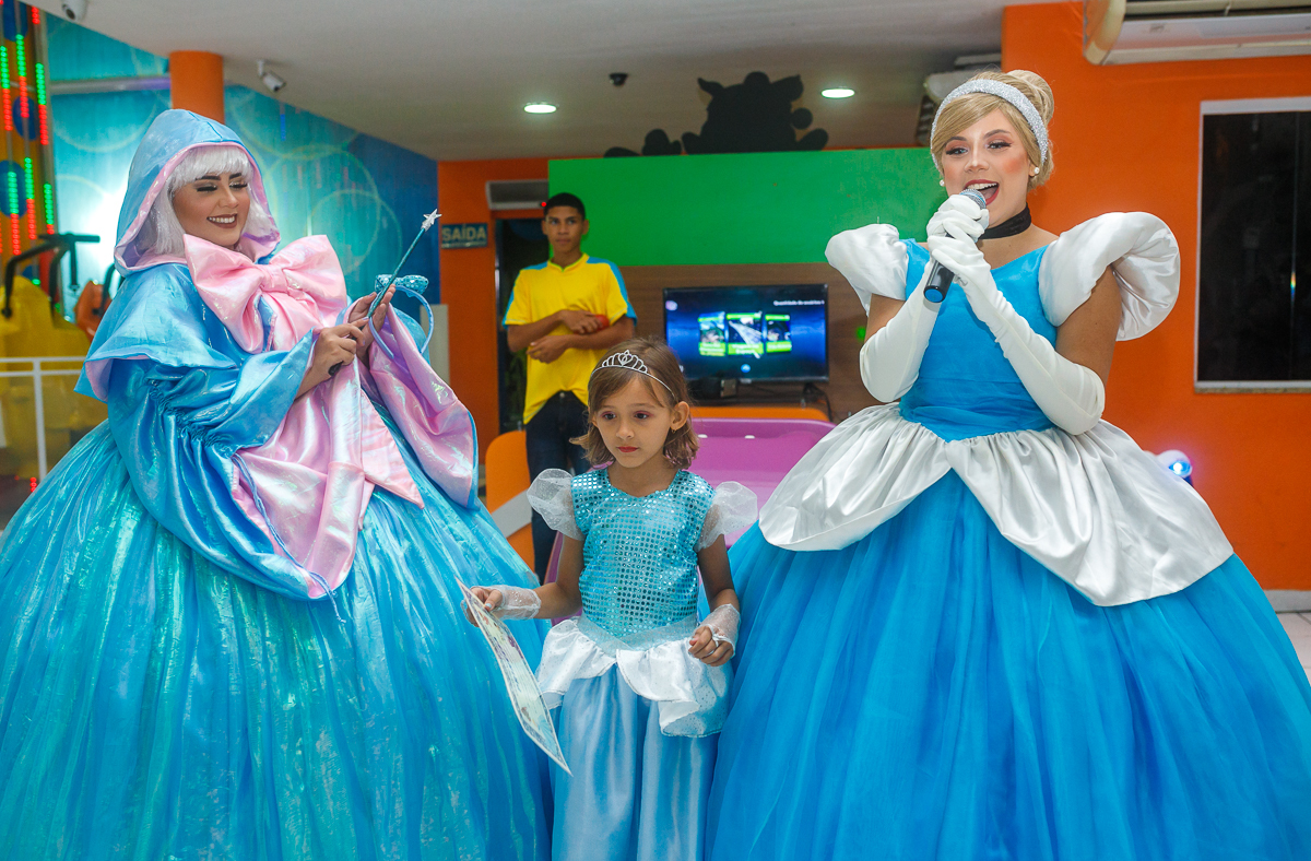 fada madrinha-cinderela-personagens vivos-casa de festas uau kids-5 anos da Lavínia-taquara