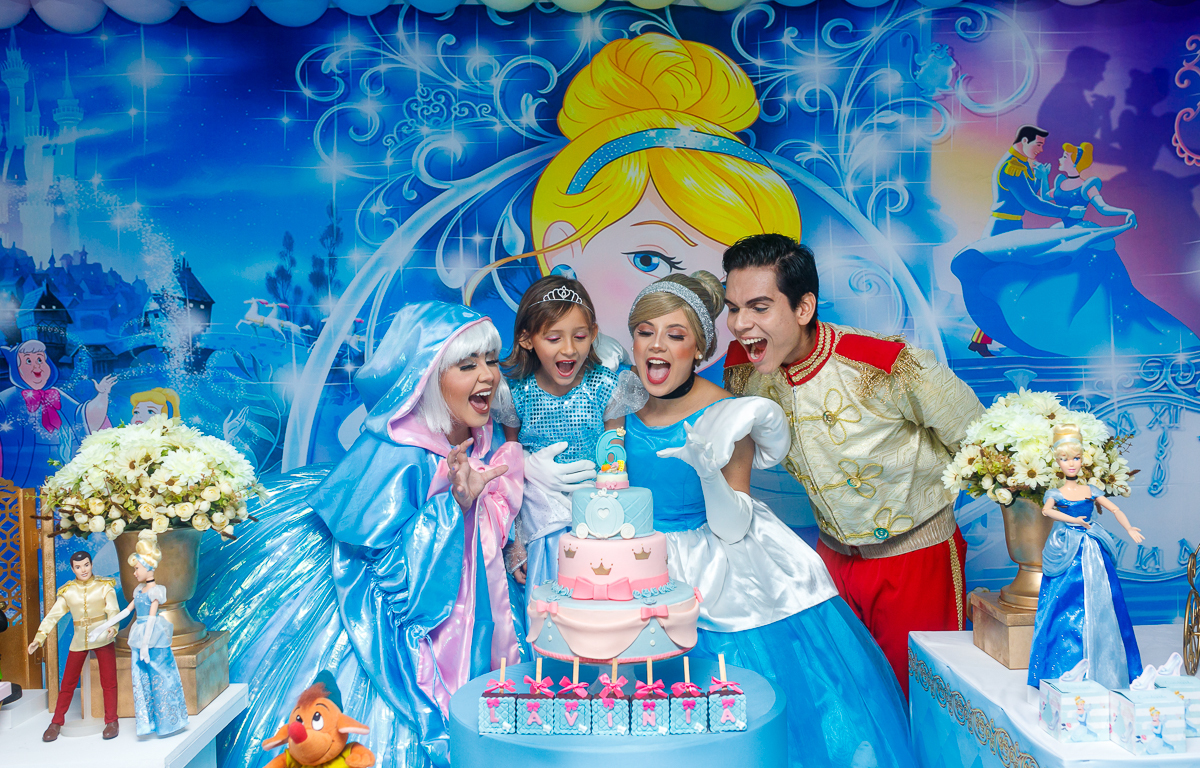 festa 5 anos da Lavínia-personagens vivos-príncipe e fada madrinha-cinderela-festa infantis-fotografia