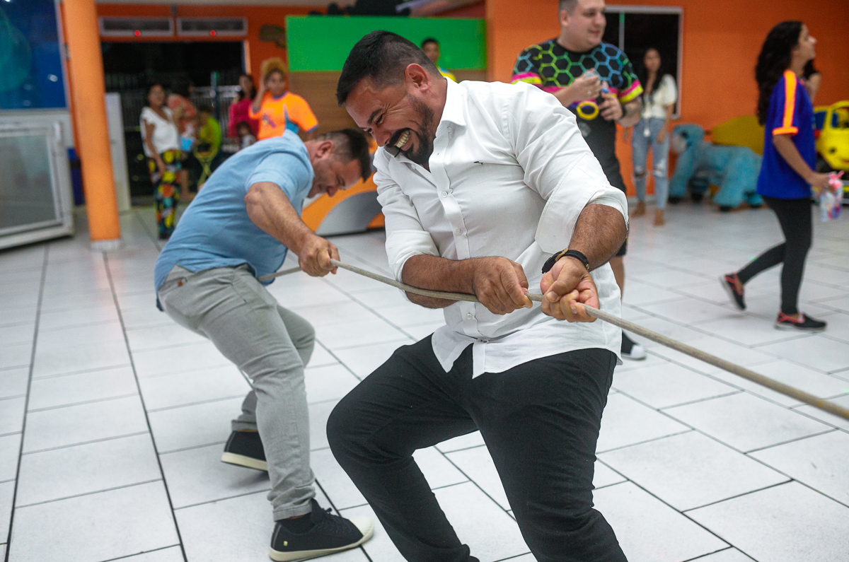 cabo de guerra-diversão animação-fotografia festas infantis-uau kids-taquara