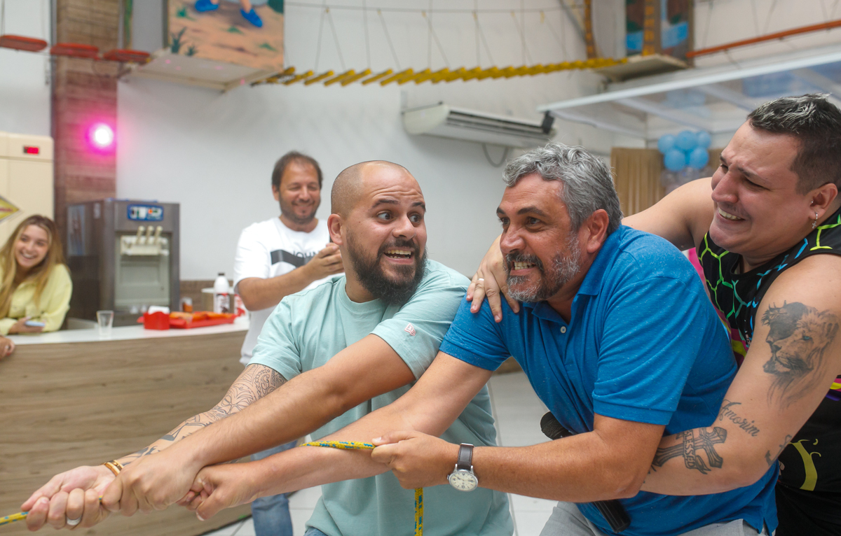 cabo de guerra-muita animação na casa de festa mundo colorido-taquara-rj