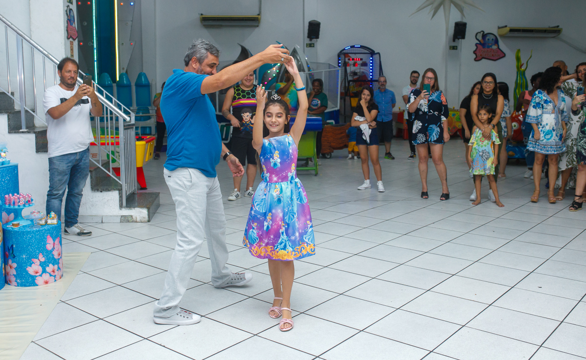 dança com o papai antes do parabéns-casa de festa mundo colorido-rj