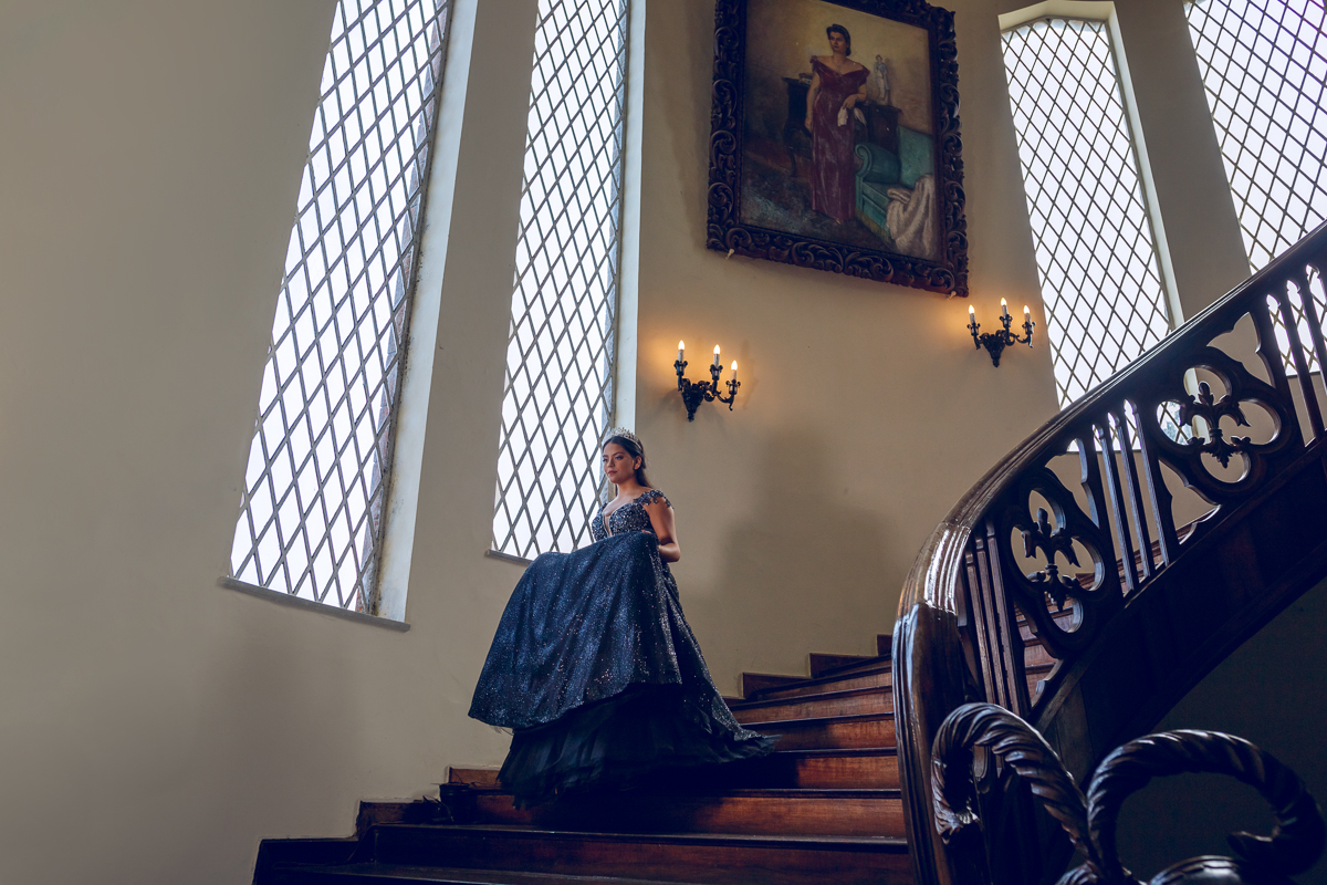 ensaio fotográfico debutante-maria luiza-castelo country-Petrópolis-escadaria -vestido de gala