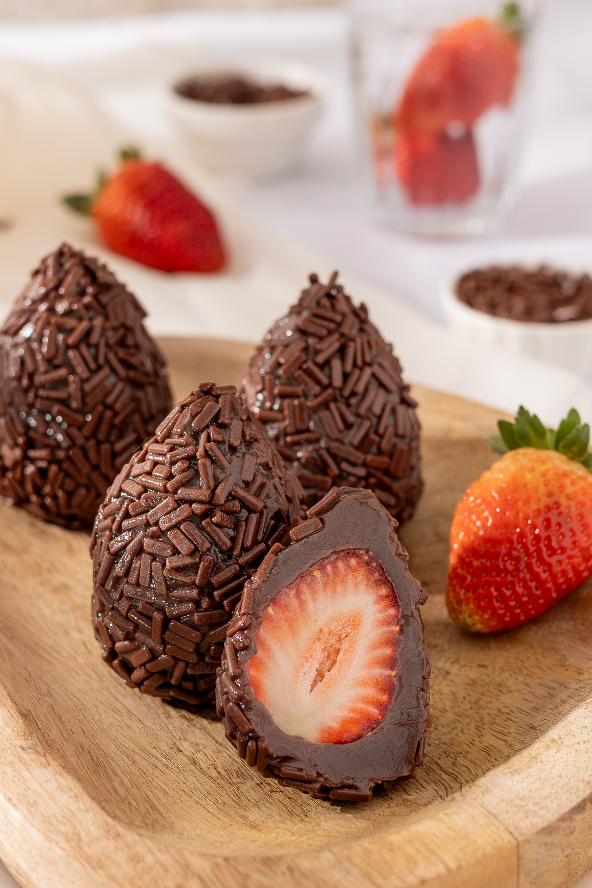 Fotografia profissional de coxinha de morango com brigadeiro