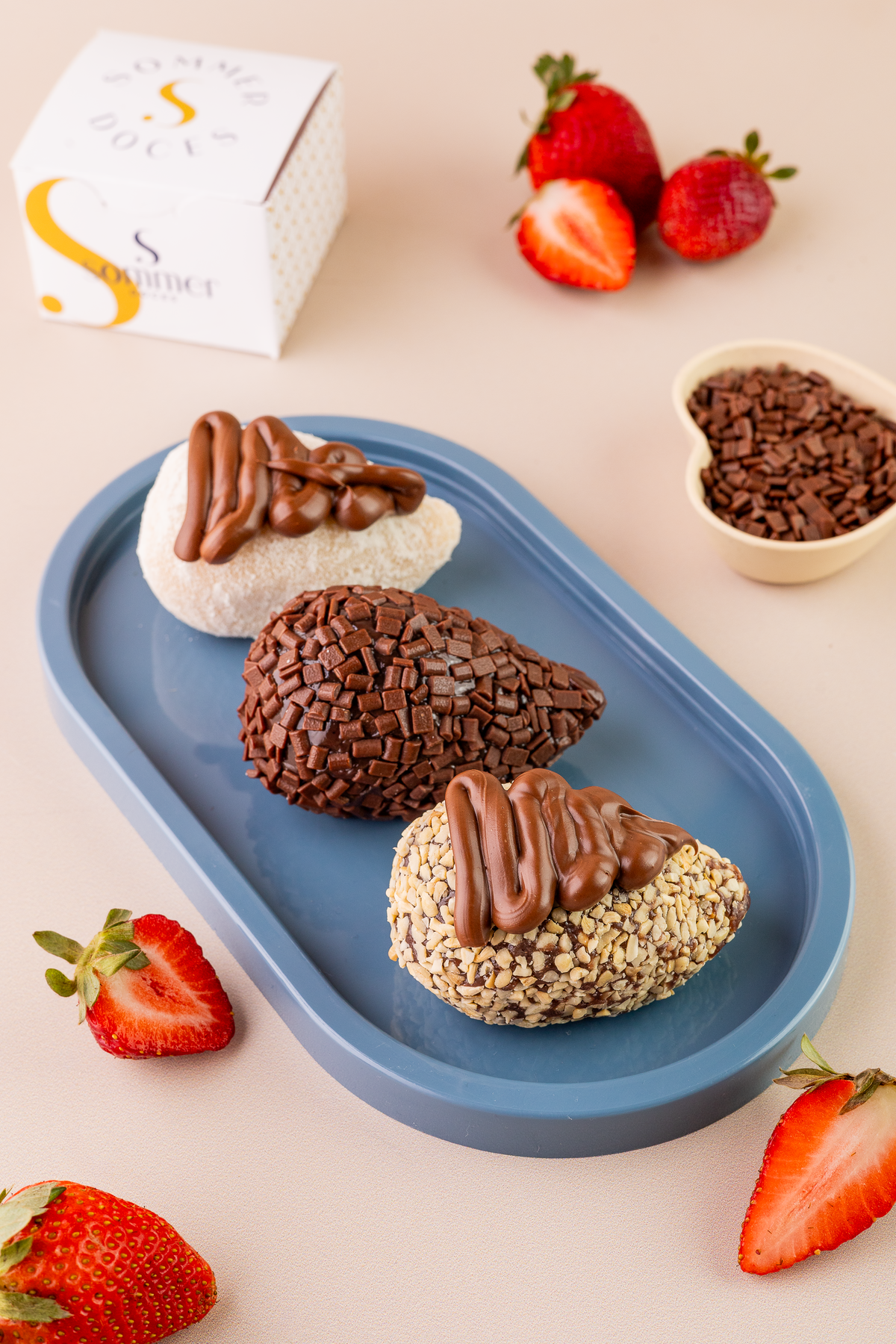 Fotografia profissional de coxinha de morango com brigadeiro