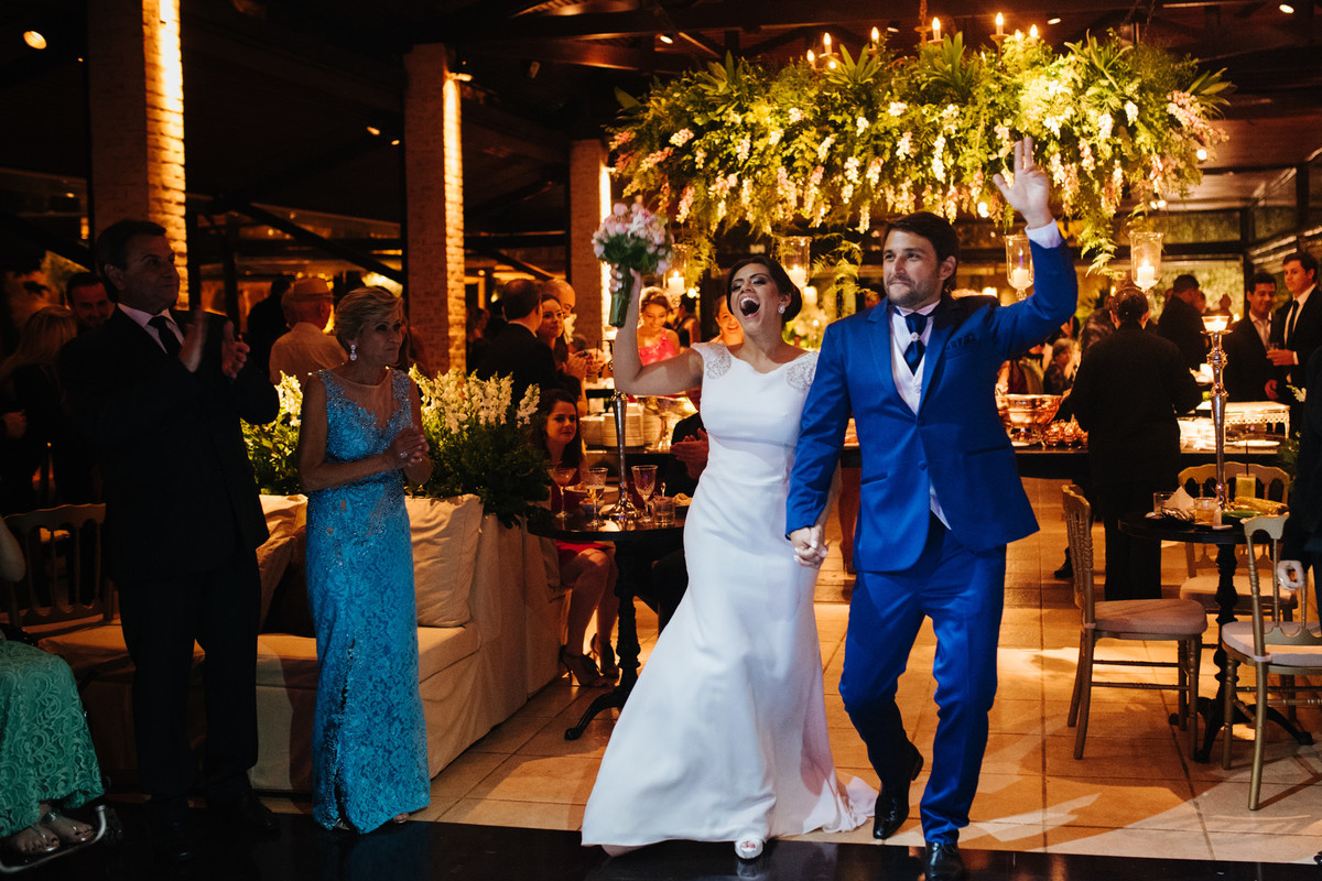 Entrada dos noivos na festa