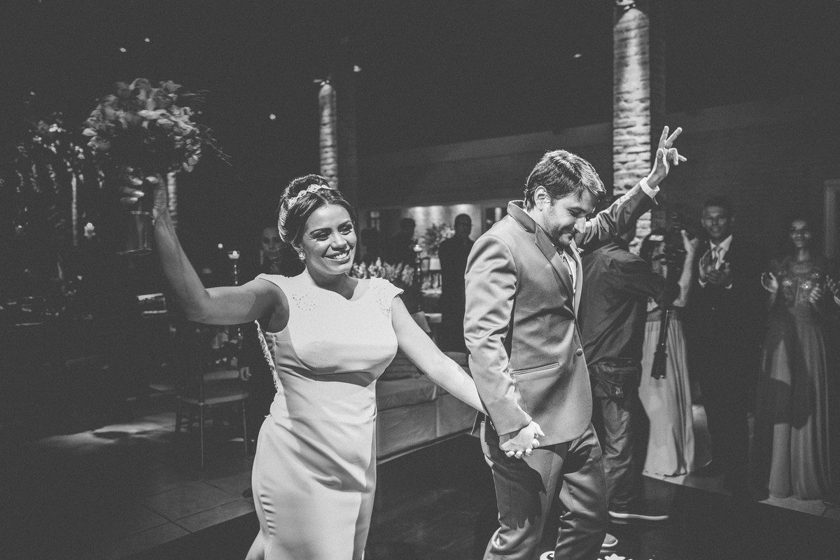 Entrada dos noivos na festa