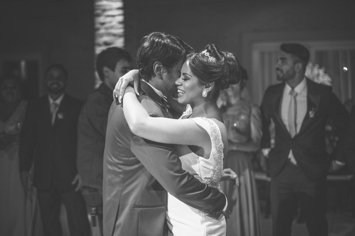 Entrada dos noivos na festa