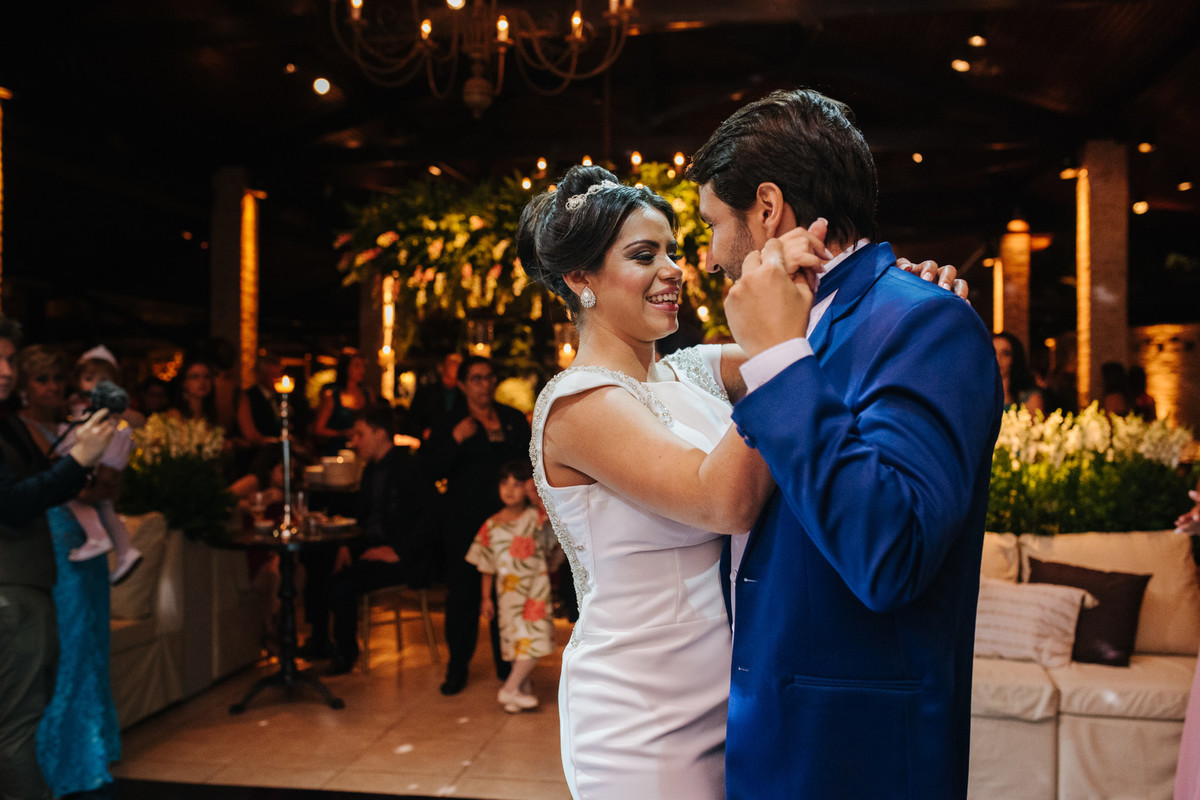 Entrada dos noivos na festa