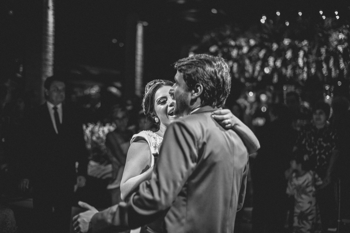 Entrada dos noivos na festa