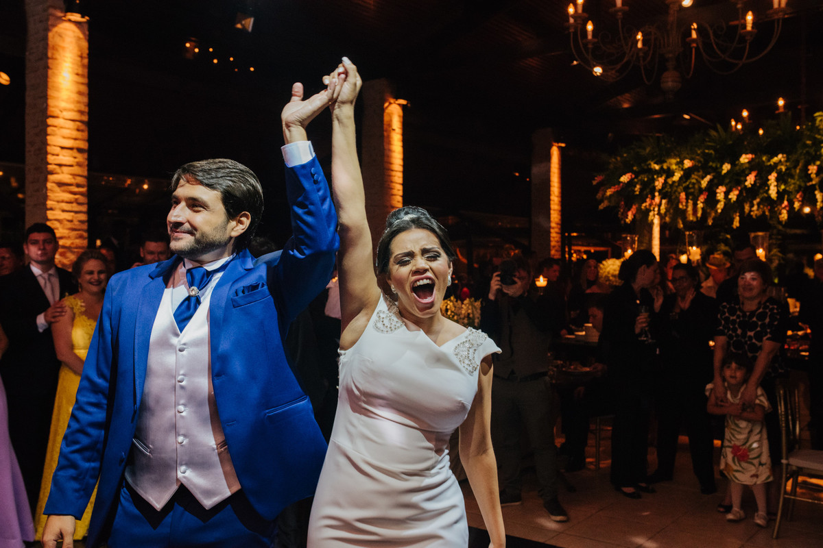 Entrada dos noivos na festa