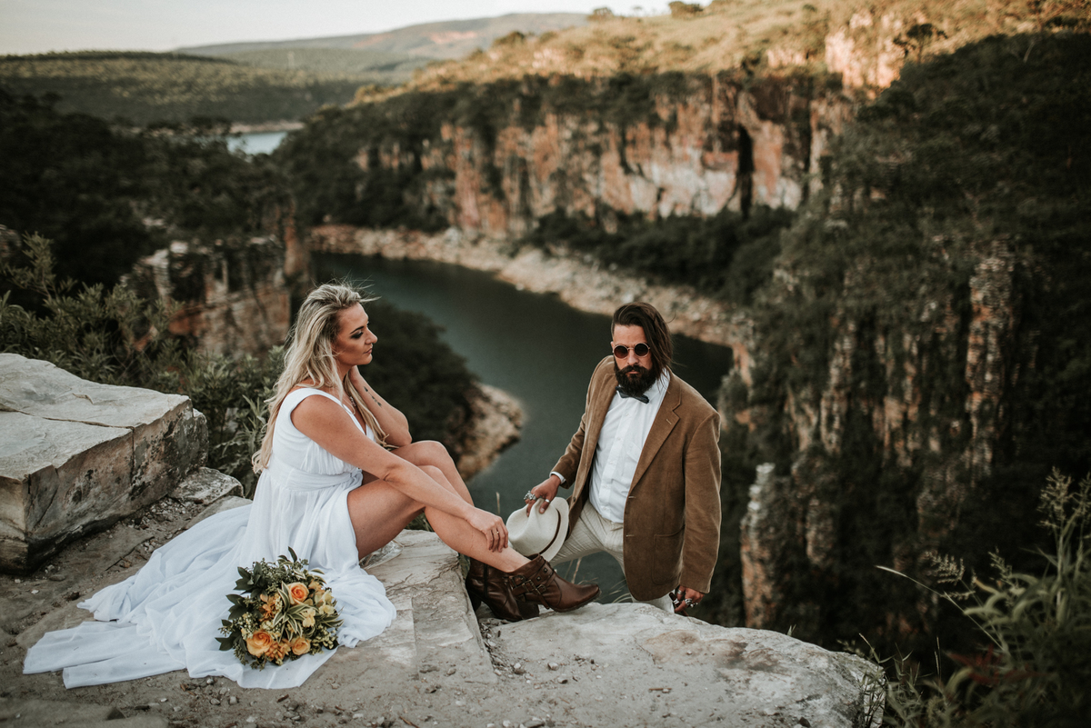 Noivos ao nascer do sol