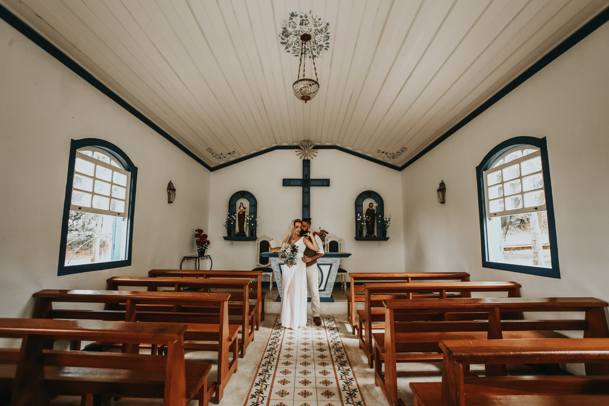 noivos na igreja
