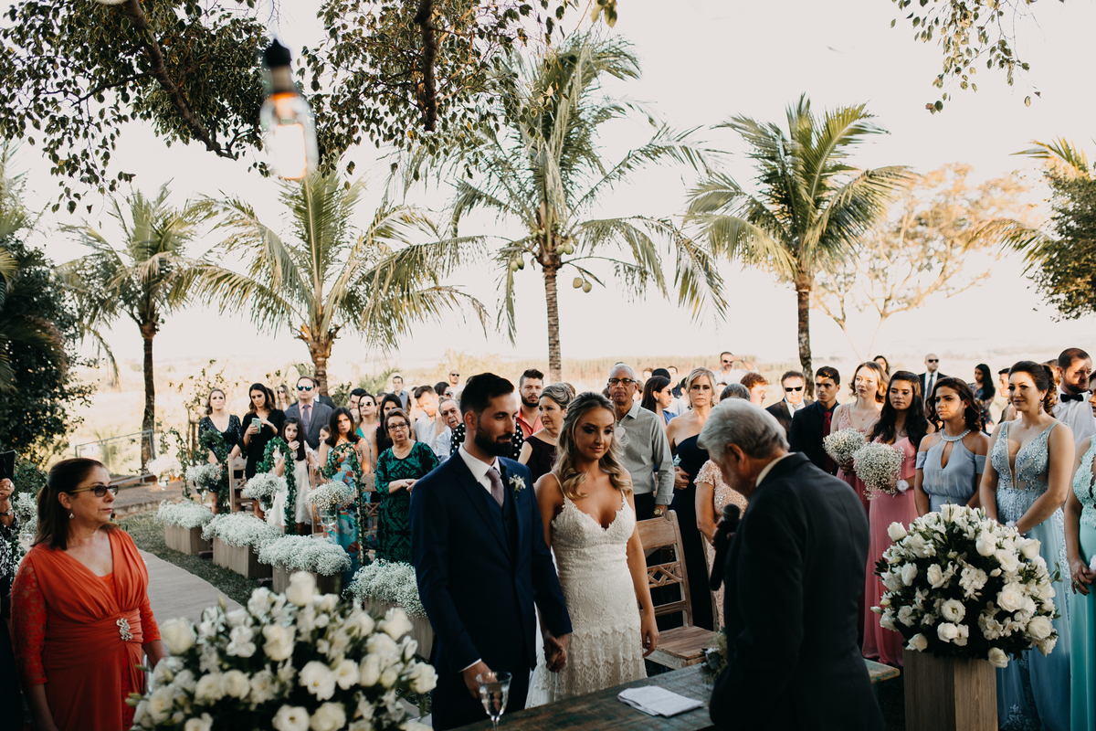 noivos no altar