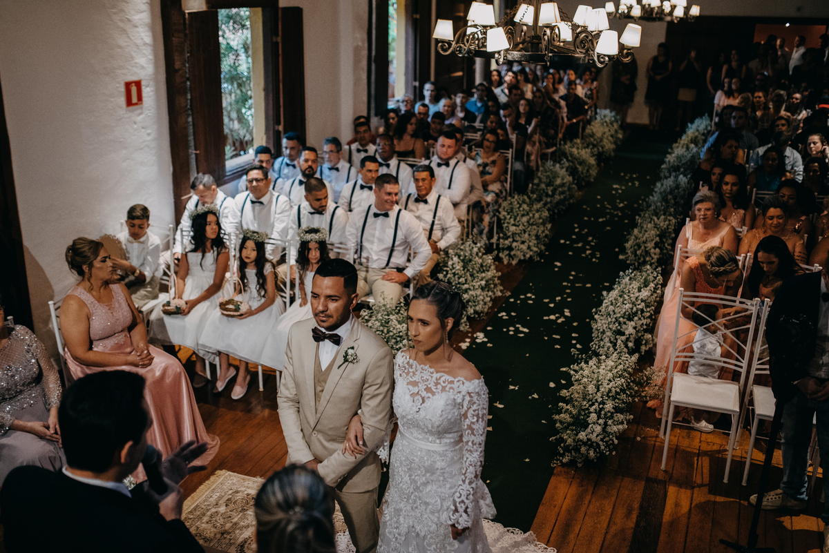 noivos no altar