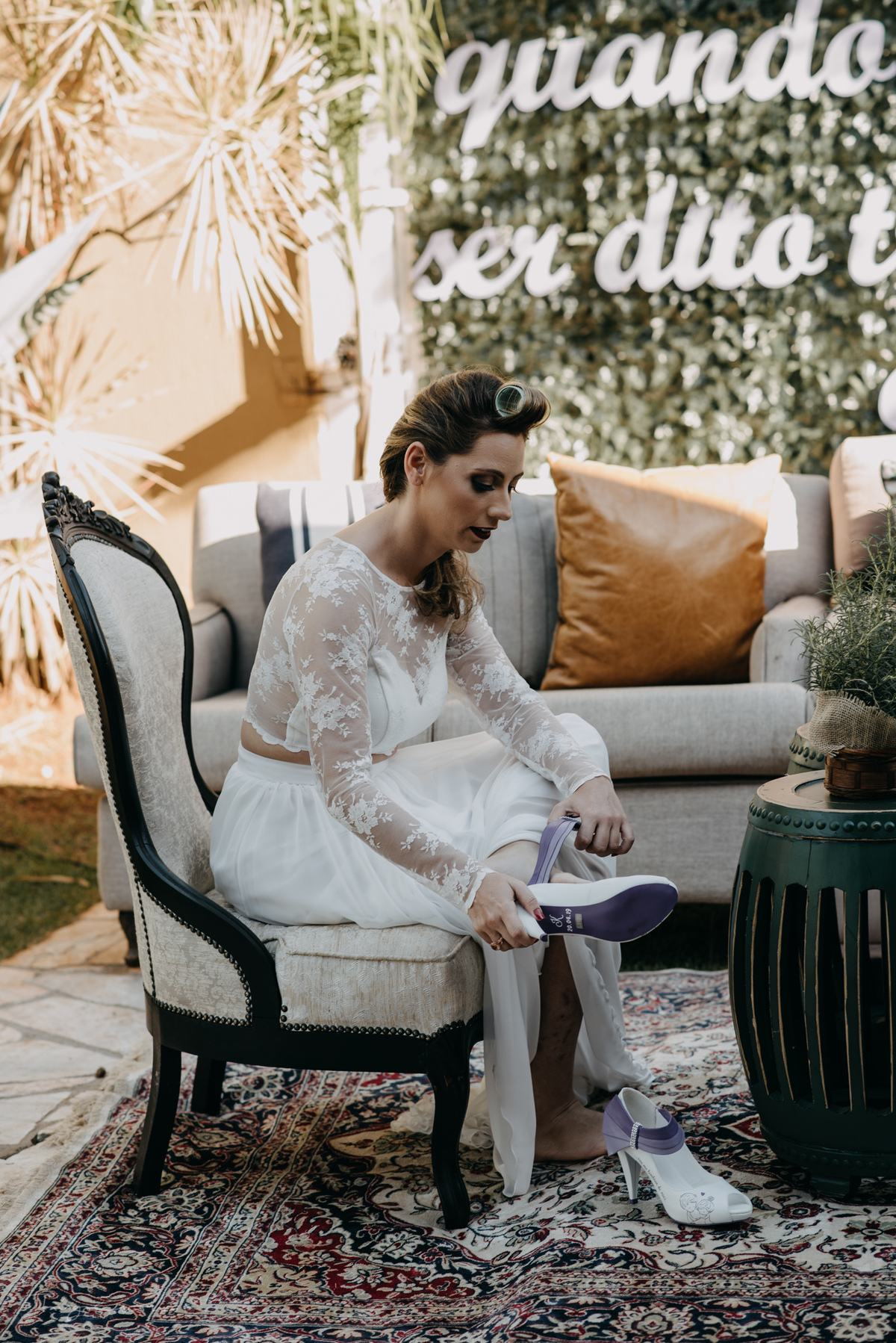 noiva colocando sapato