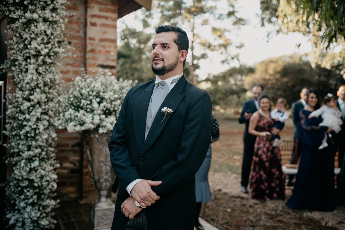 Noivo esperando a noiva