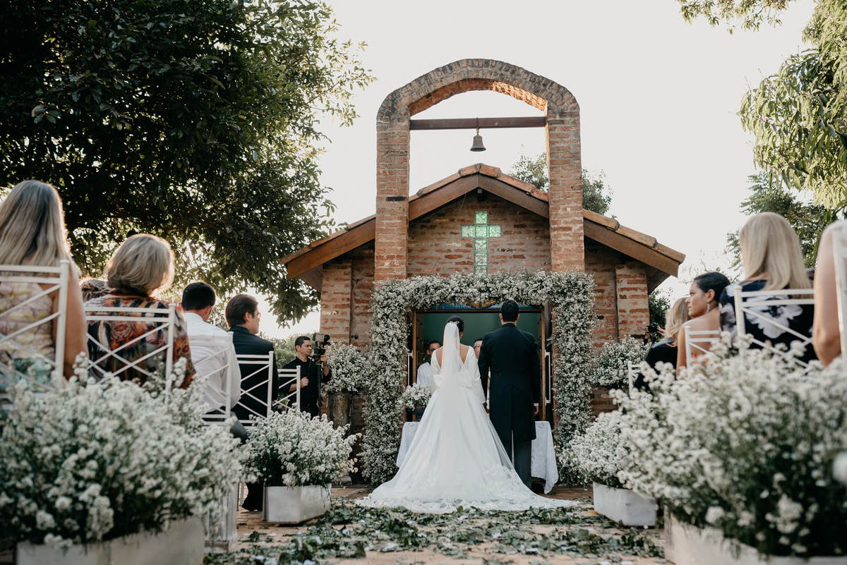 noivos no altar