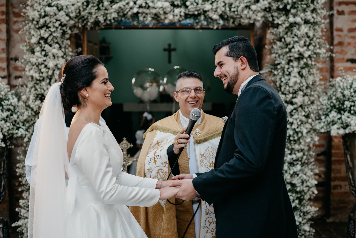 noivos no altar