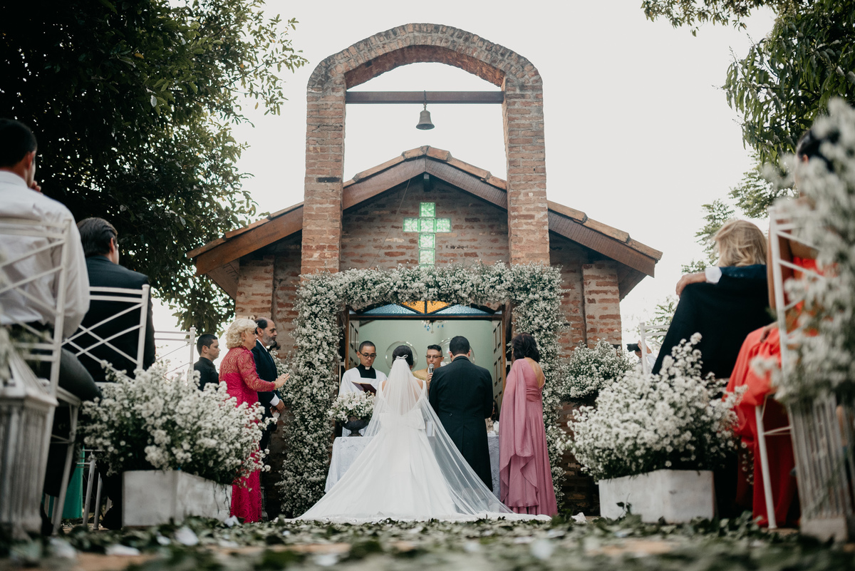noivos no altar