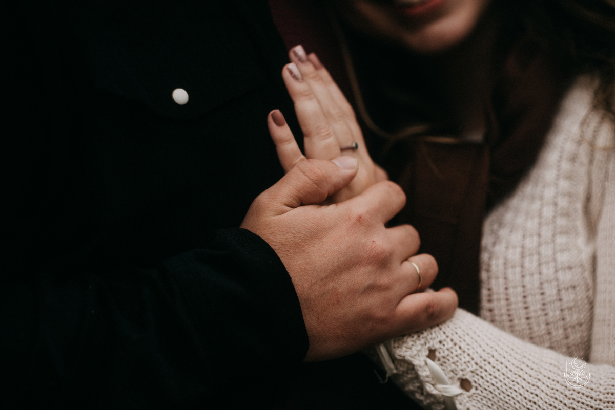 noivos de mão dadas