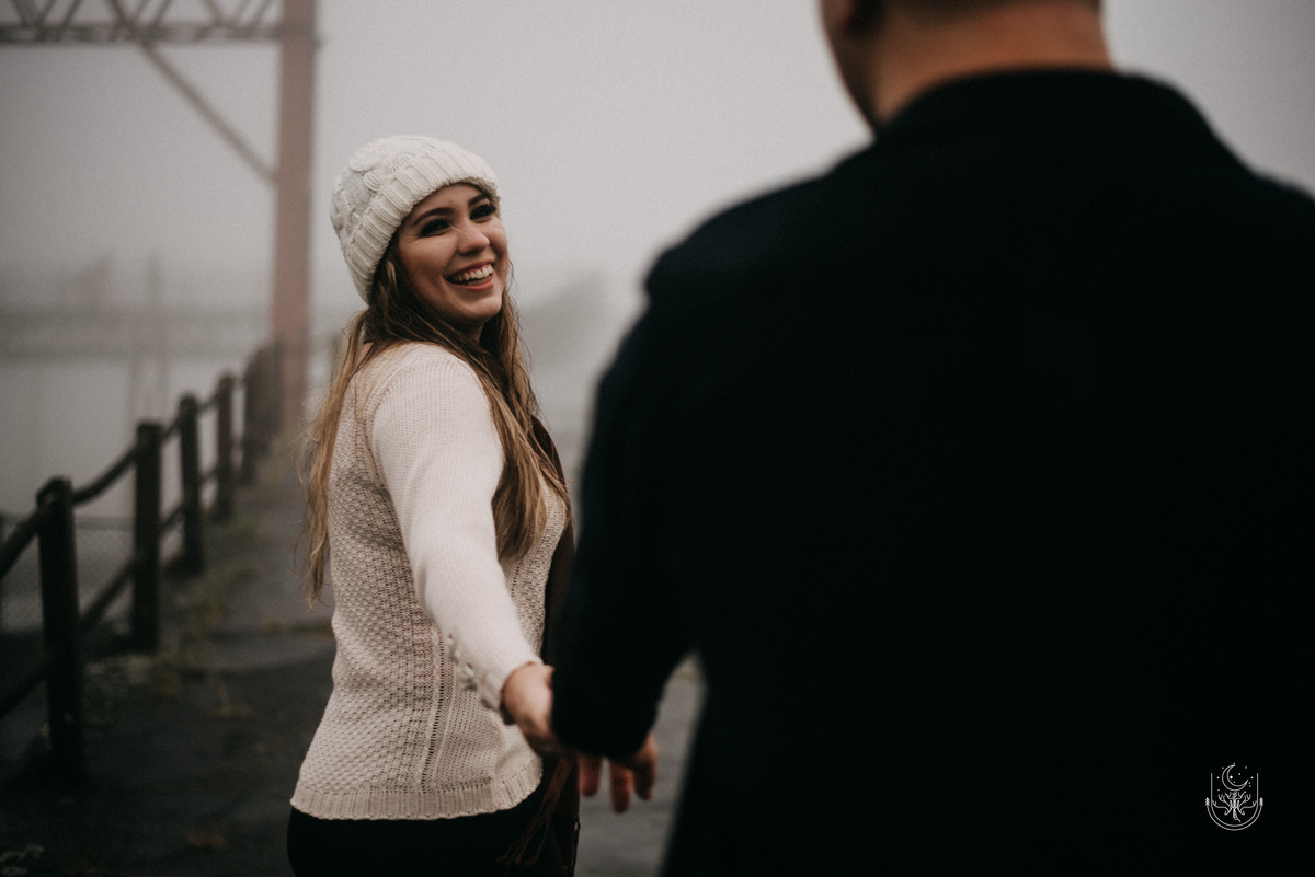 Noiva olhado para o noivo