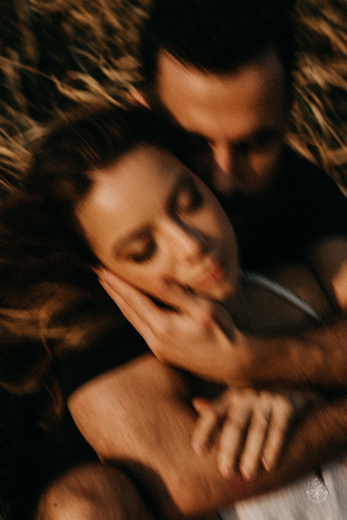 noivo fazendo carinho