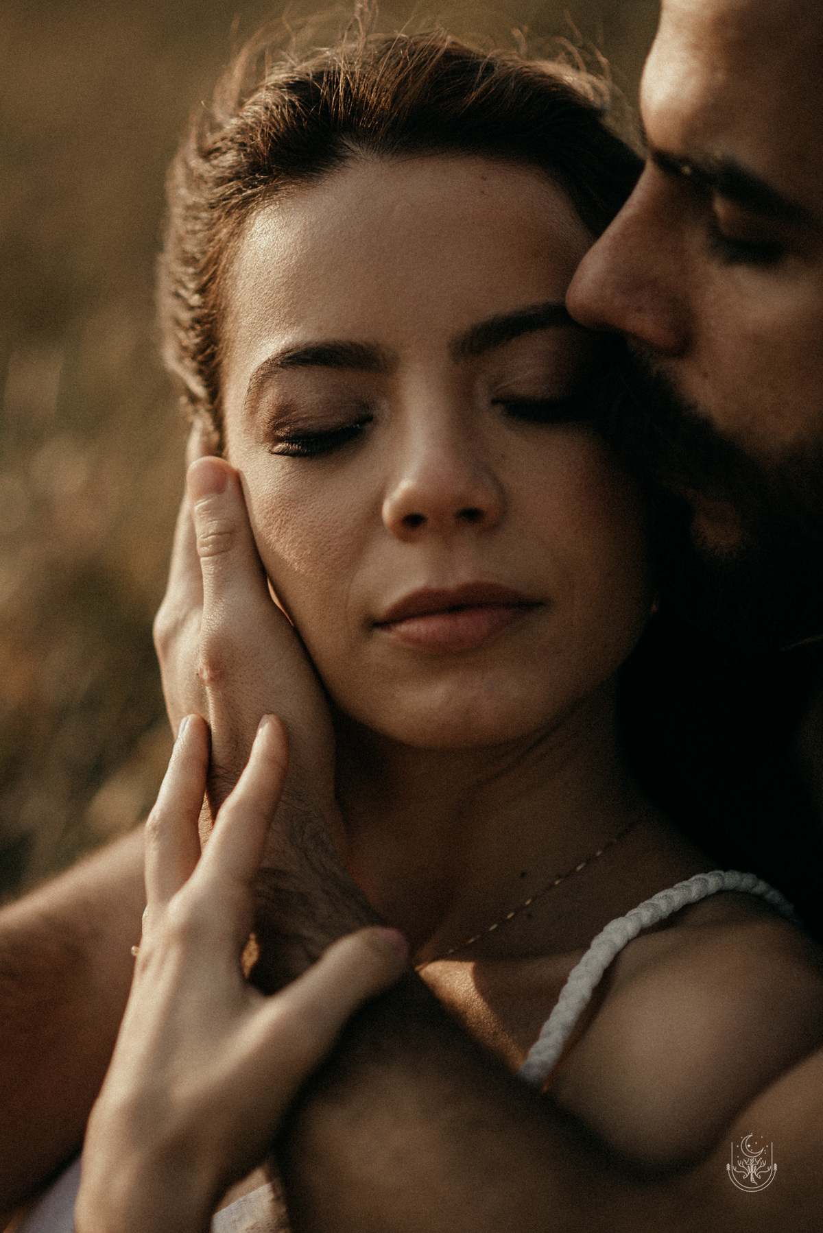 noivo fazendo carinho