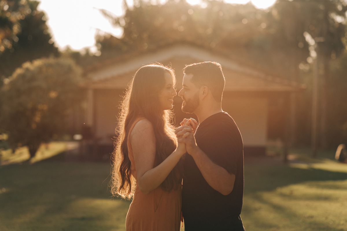 noivos no por de sol