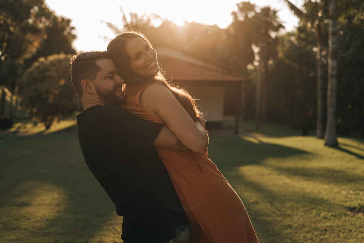 noivos no por de sol