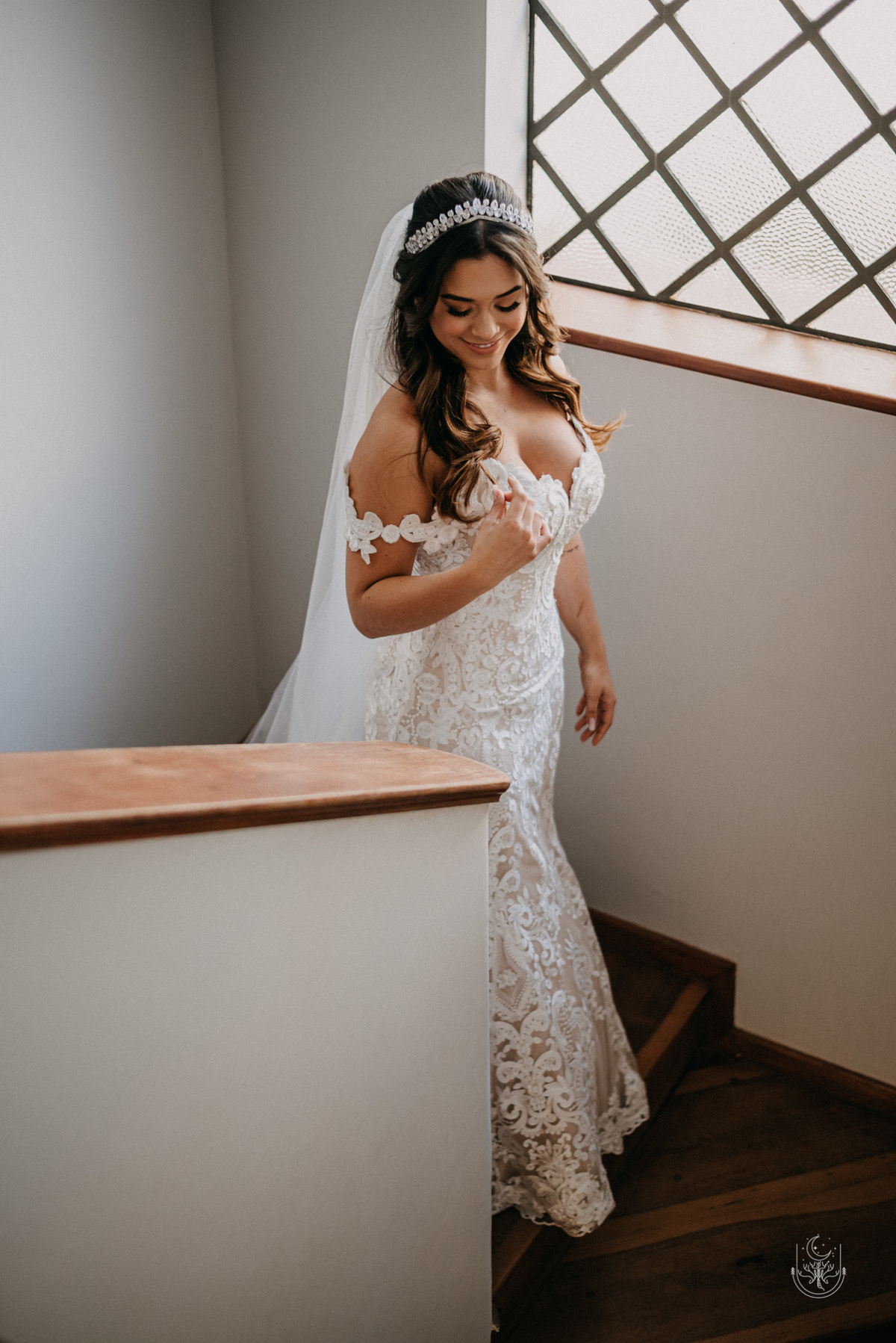 noiva descendo escada
