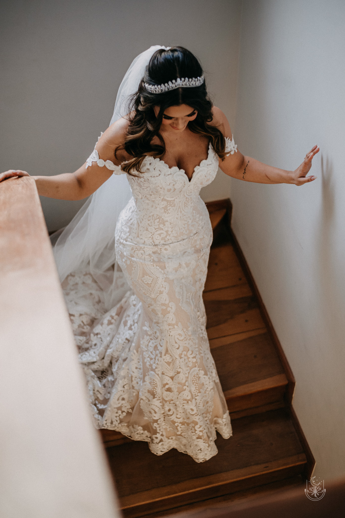 noiva descendo escada
