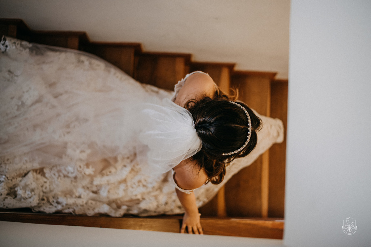noiva descendo escada
