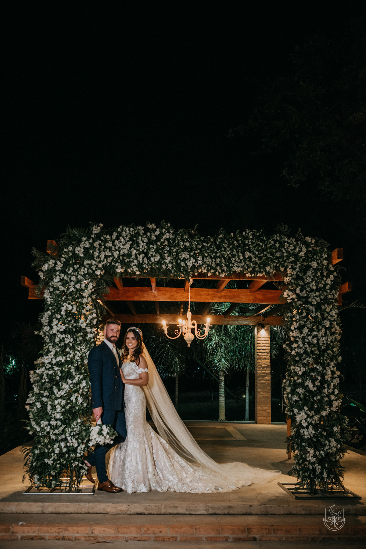 noivos se abraçando 