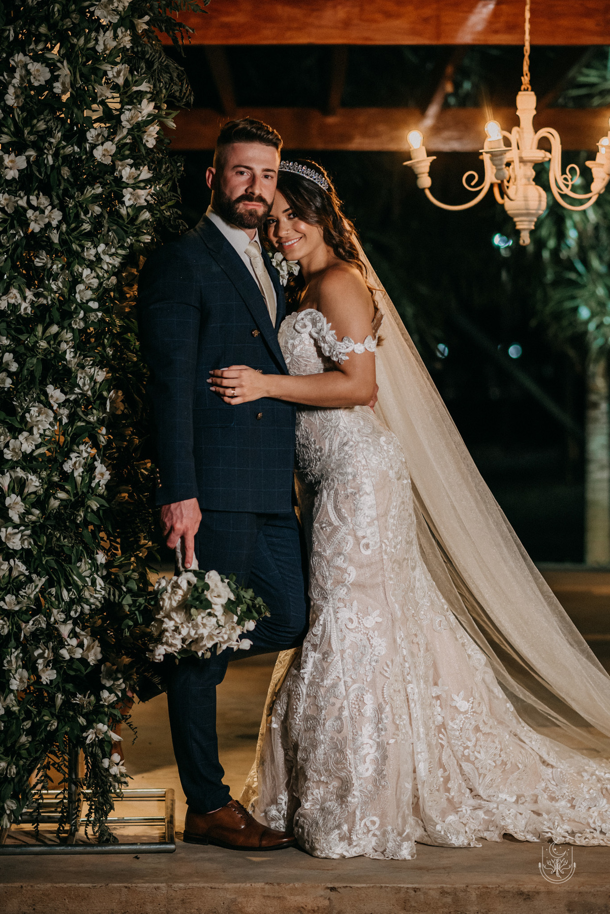 noivos se abraçando 