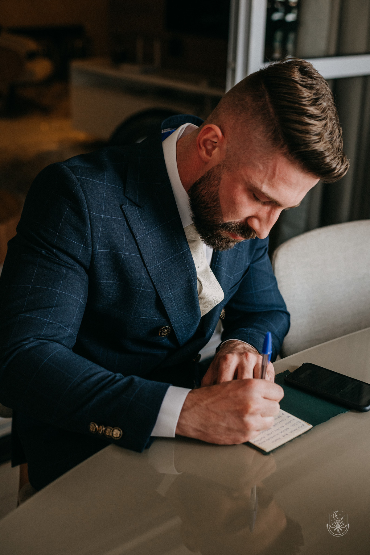 noivo escrevendo os votos