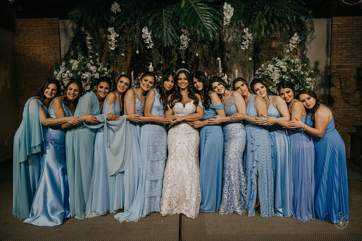 noivas com as madrinhas 