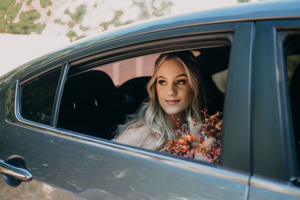 noiva no carro
