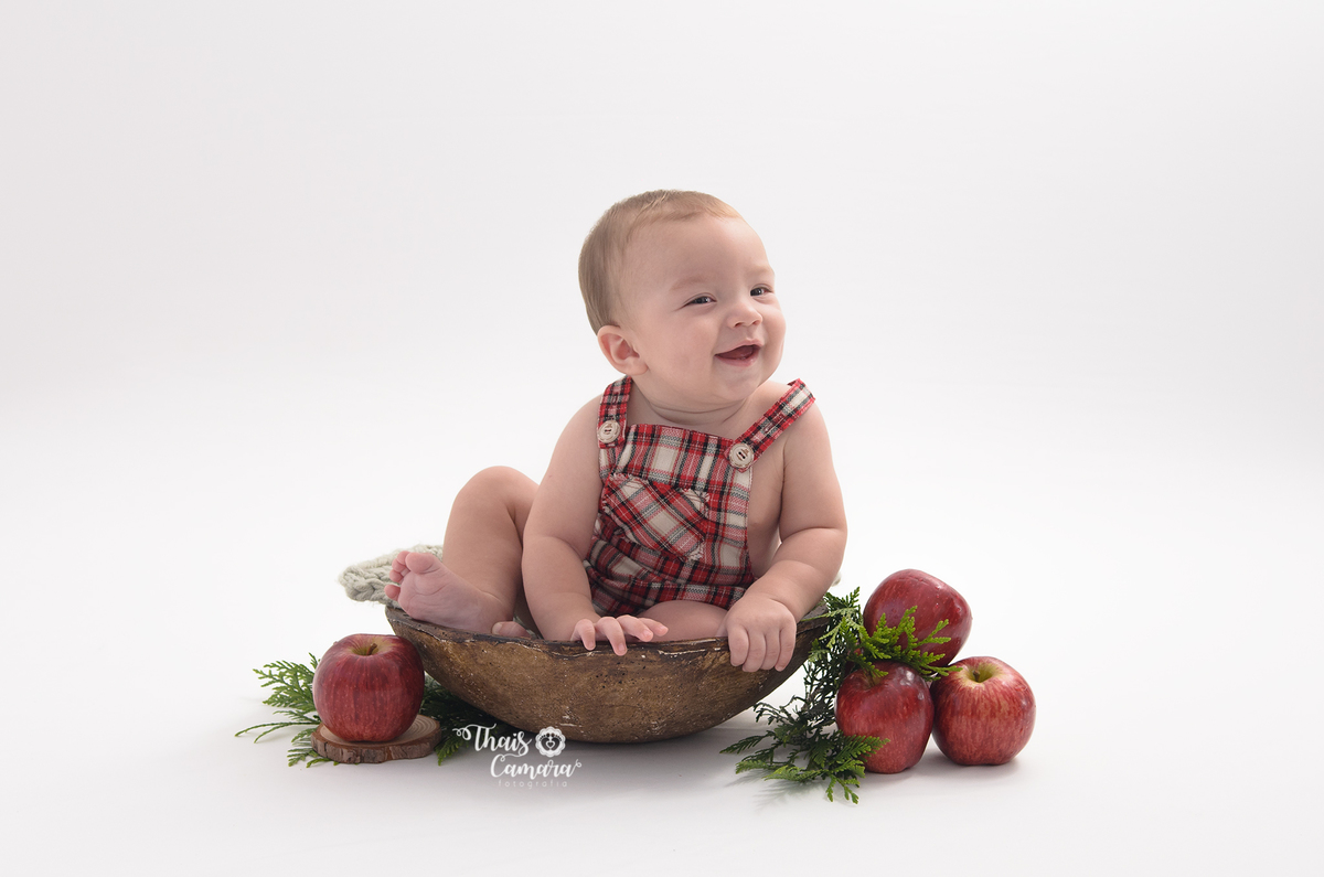 ensaio menino, banho de leite, acompanhamento trimestral, acompanhamento mensal, foto mensal, book mensal, book infantil, ensaio frutinhas menino, ensaio frutinhas, book frutinhas, baby milkbath, banho de leite infantil, estúdio em campo grande rj
