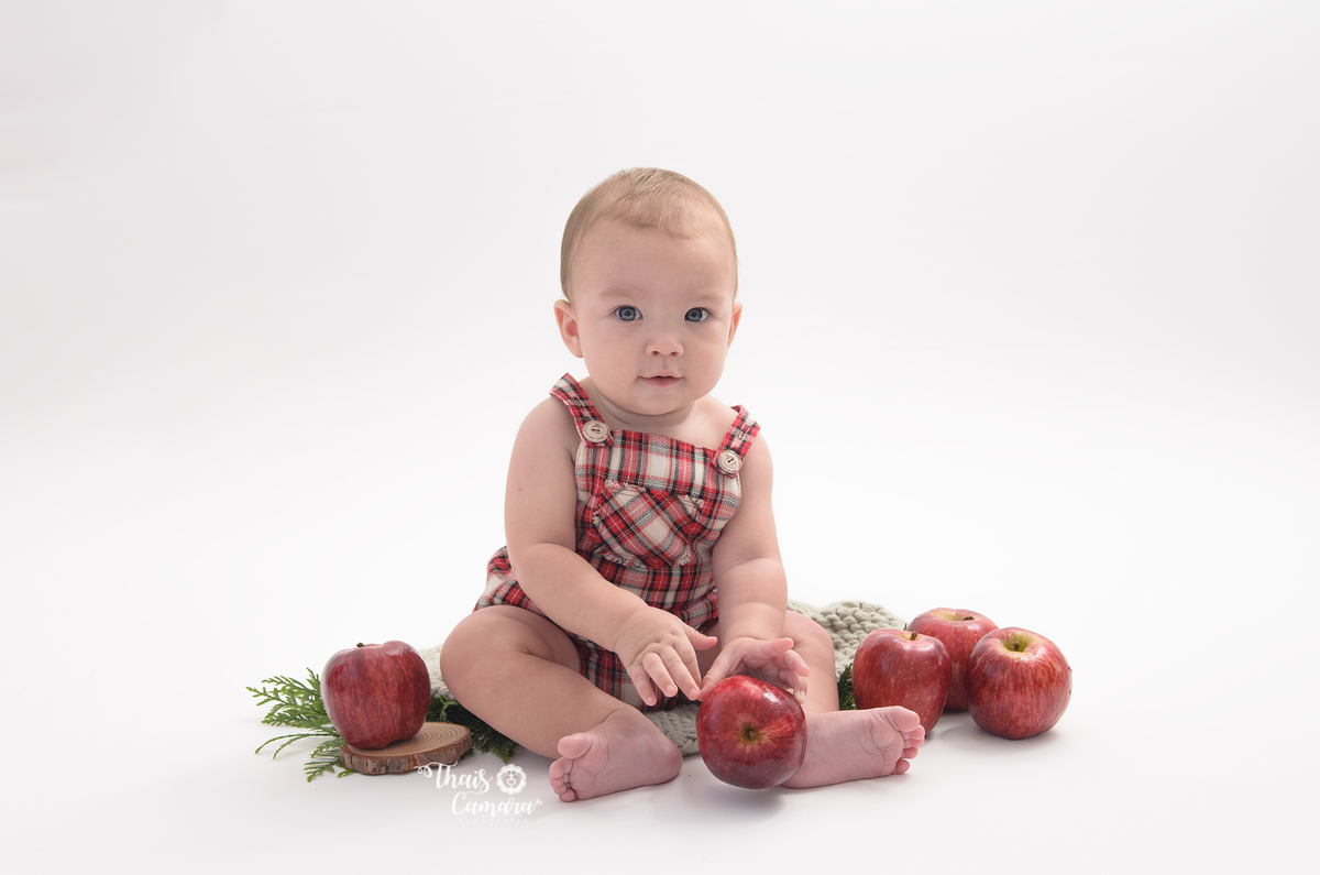 ensaio menino, banho de leite, acompanhamento trimestral, acompanhamento mensal, foto mensal, book mensal, book infantil, ensaio frutinhas menino, ensaio frutinhas, book frutinhas, baby milkbath, banho de leite infantil, estúdio em campo grande rj