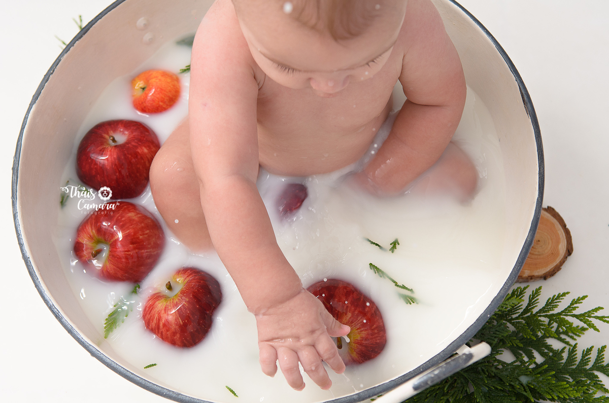 ensaio menino, banho de leite, acompanhamento trimestral, acompanhamento mensal, foto mensal, book mensal, book infantil, ensaio frutinhas menino, ensaio frutinhas, book frutinhas, baby milkbath, banho de leite infantil, estúdio em campo grande rj