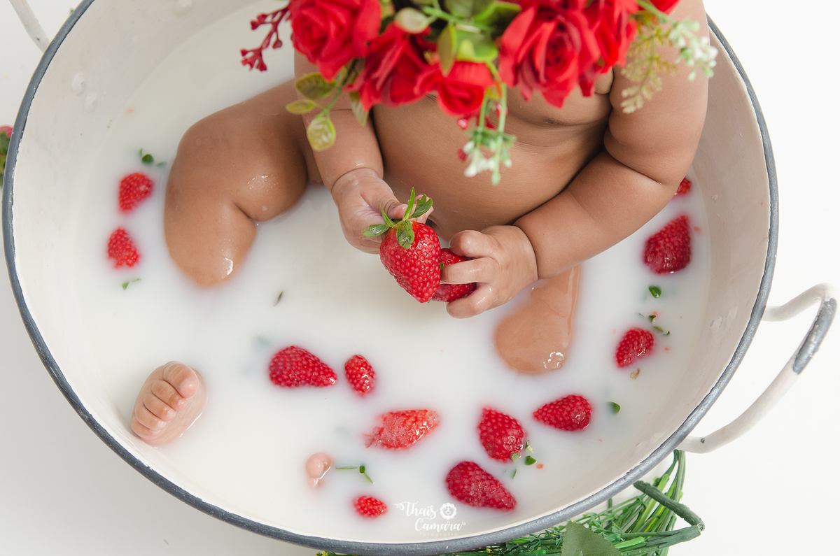 ensaio menina, banho de leite, acompanhamento trimestral, acompanhamento mensal, foto mensal, book mensal, book infantil, ensaio frutinhas menino, ensaio frutinhas, book frutinhas, baby milkbath, banho de leite infantil, estúdio em campo grande rj
