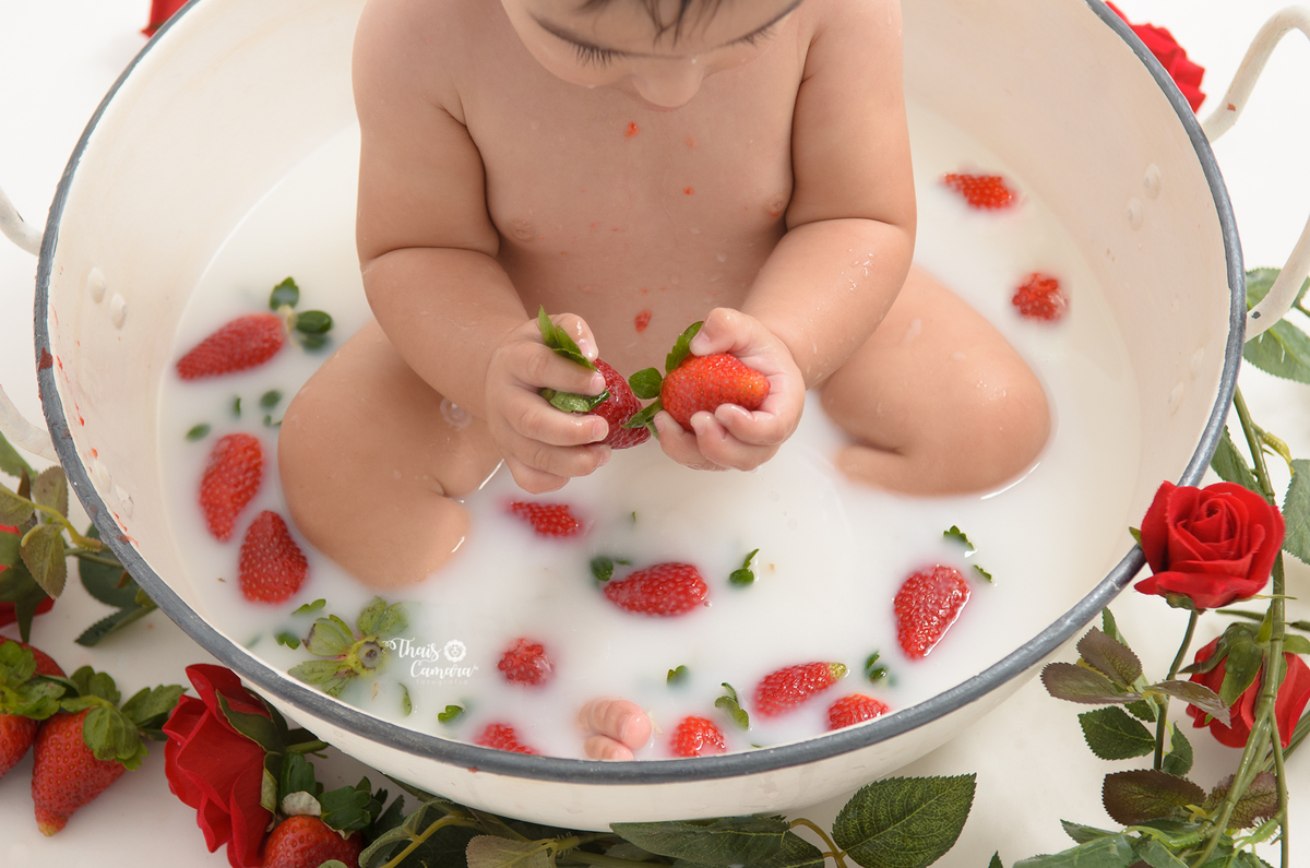 ensaio menina, banho de leite, acompanhamento trimestral, acompanhamento mensal, foto mensal, book mensal, book infantil, ensaio frutinhas menino, ensaio frutinhas, book frutinhas, baby milkbath, banho de leite infantil, estúdio em campo grande rj