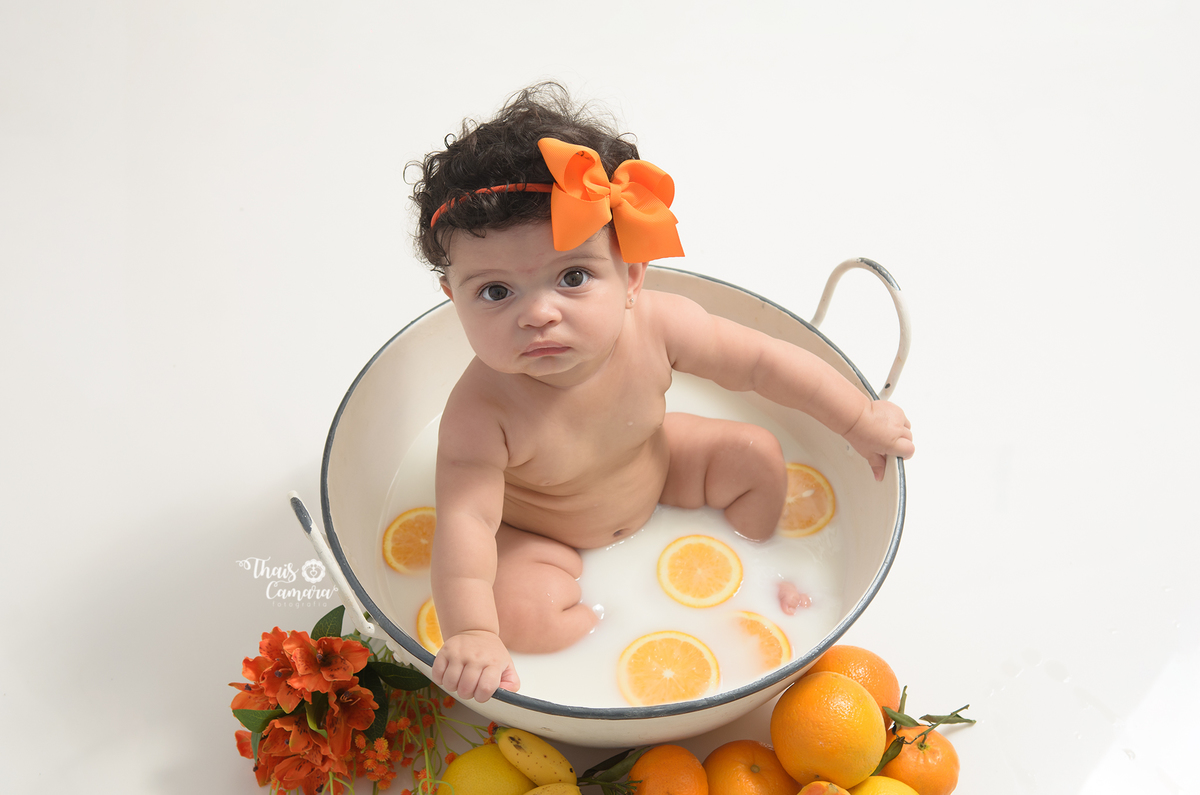 ensaio menina, banho de leite, acompanhamento trimestral, acompanhamento mensal, foto mensal, book mensal, book infantil, ensaio frutinhas menino, ensaio frutinhas, book frutinhas, baby milkbath, banho de leite infantil, estúdio em campo grande rj