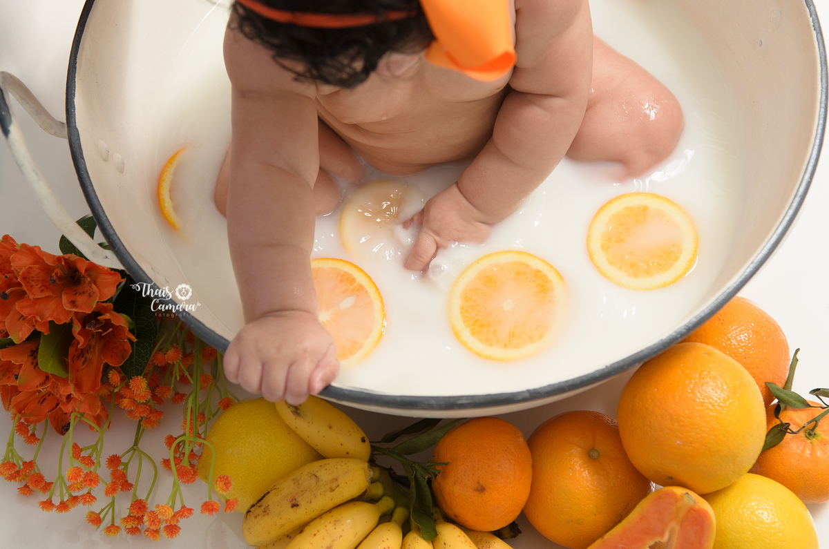 ensaio menina, banho de leite, acompanhamento trimestral, acompanhamento mensal, foto mensal, book mensal, book infantil, ensaio frutinhas menino, ensaio frutinhas, book frutinhas, baby milkbath, banho de leite infantil, estúdio em campo grande rj