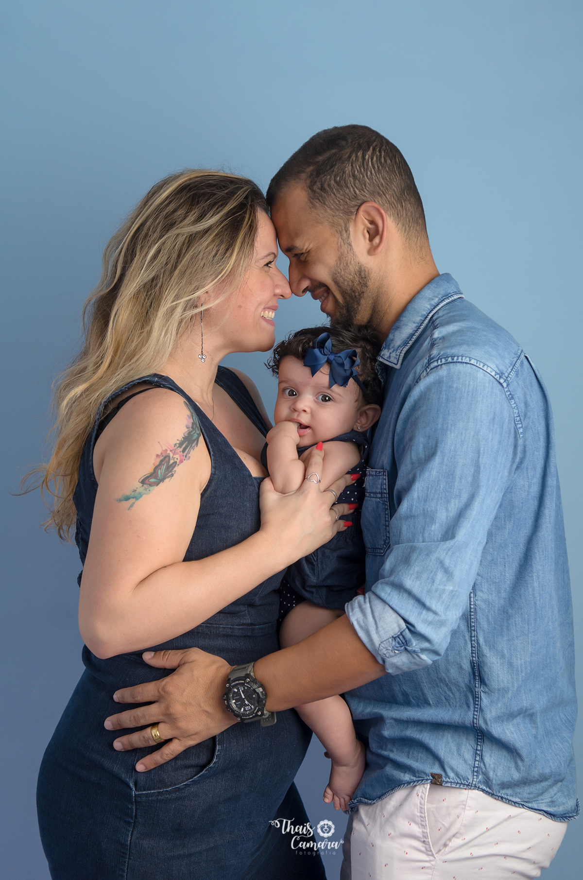 ensaio familia em estúdio, ensaio pais, sessão familia, fotos de família, pose ensaio familia, ensaio em estudio, studio campo grande rj, thais camara fotografia