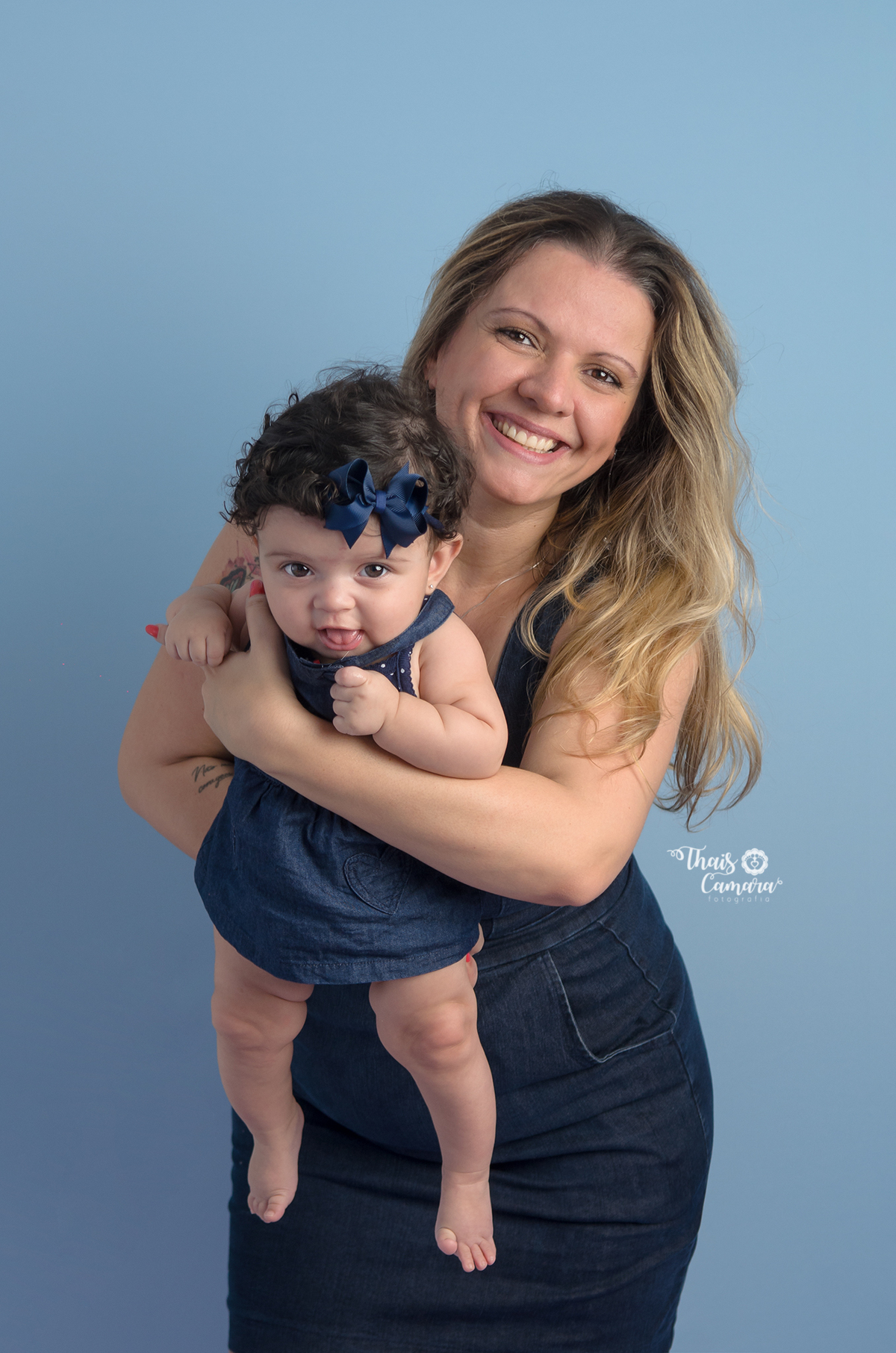 ensaio familia em estúdio, ensaio pais, sessão familia, fotos de família, pose ensaio familia, ensaio em estudio, studio campo grande rj, thais camara fotografia